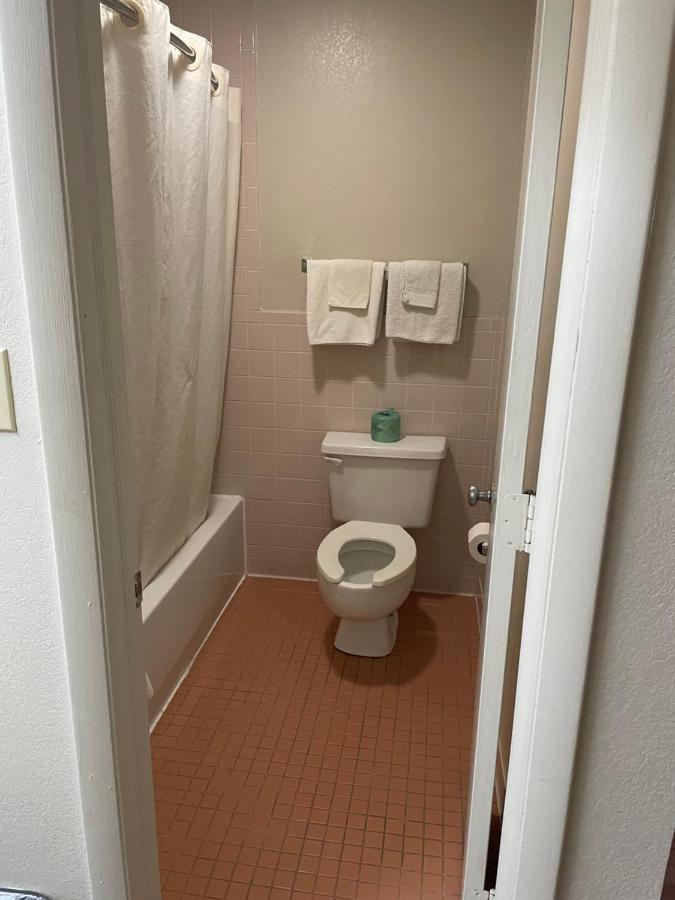 Royal Inn Motel フレデリックスバーグ エクステリア 写真