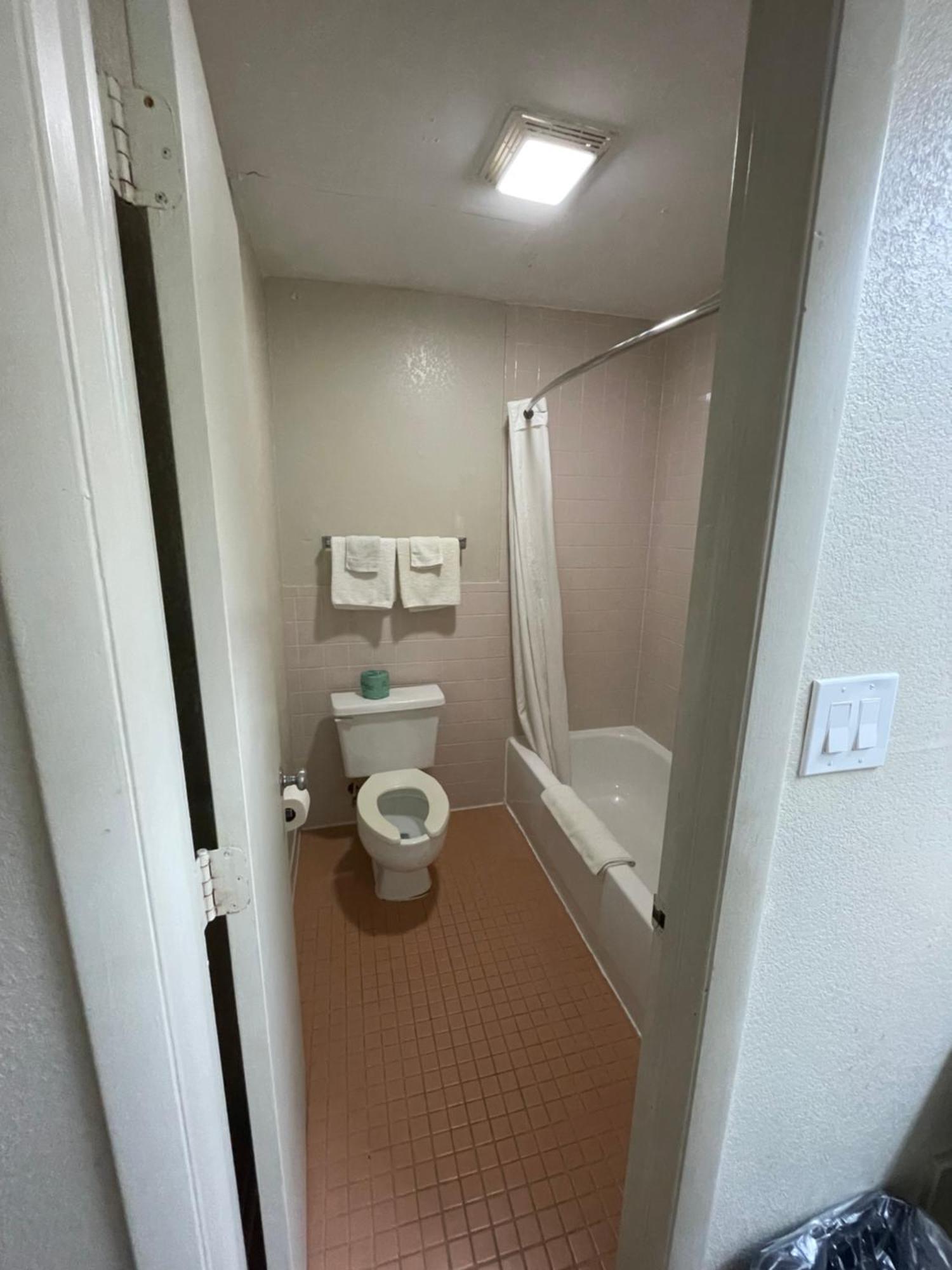 Royal Inn Motel フレデリックスバーグ エクステリア 写真