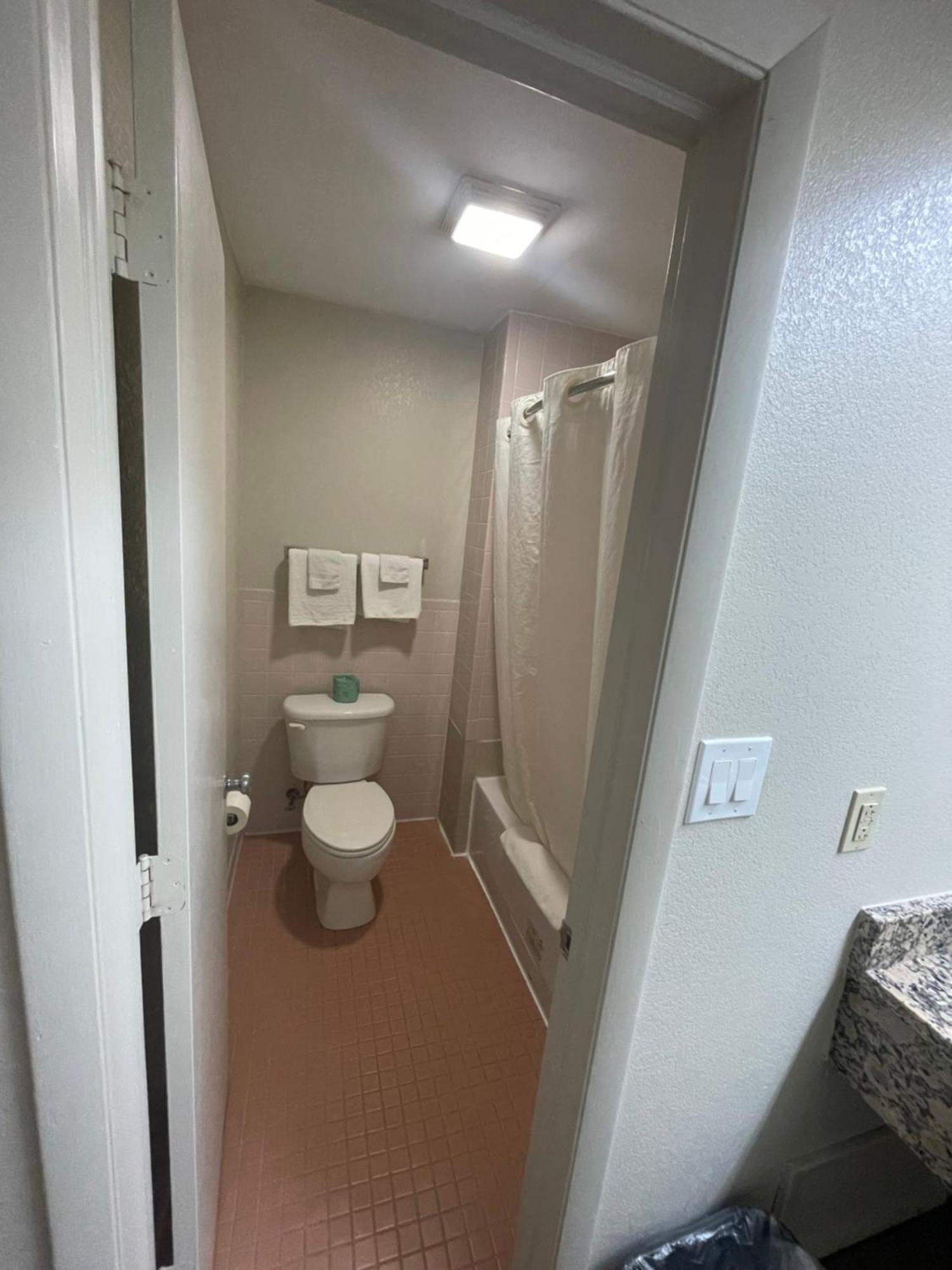 Royal Inn Motel フレデリックスバーグ エクステリア 写真